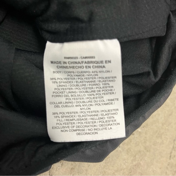 Nike WMNS AeroLayer FunnelNeck Training Vest Dark Grey Black WETPROOF 809260 010 - Picture 8 of 8